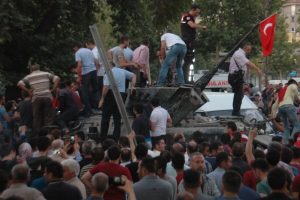 'Darbesavar T&uuml;rk halkı Nobel'e aday g&ouml;sterilsin'