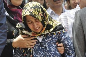 &Ouml;ld&uuml;r&uuml;len cezaevi m&uuml;d&uuml;r&uuml;n&uuml;n eşi: En ağır şekilde cezalandırılsınlar