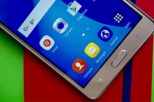Samsung 80 milyon akıllı telefon ile birinci oldu