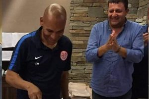Antalyaspor'da Morais'e s&uuml;rpriz doğum g&uuml;n&uuml;