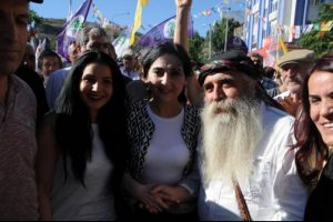 HDP'li Y&uuml;ksekdağ: "K&uuml;rt ve Alevi g&uuml;vende değilse, kimse g&uuml;vende olamaz"