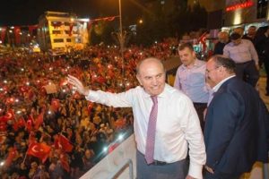 Topbaş: Hainler mezarlığı tabelasını kaldırttım
