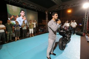 Kenan Sofuoğlu motosikletiyle n&ouml;bette