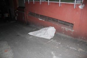 Yaşlı adam sokak ortasında &ouml;l&uuml; bulundu