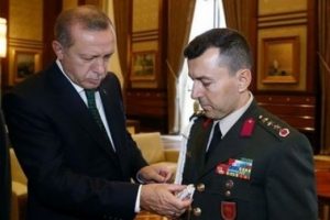 Yaverlerdeki beyaz kordon ne anlama geliyor?