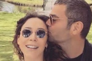 Gizem &Ouml;nen ile Murat Eken d&uuml;nya evine giriyor