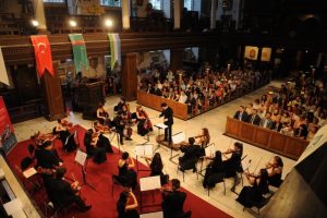 T&Uuml;RKSOY Gen&ccedil;lik Oda Orkestrası İngiltere'yi b&uuml;y&uuml;ledi