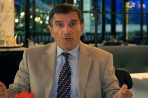 &Uuml;st&uuml;n D&ouml;kmen organize yalanlara &ccedil;ok kızdı