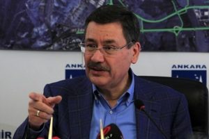 Melih G&ouml;k&ccedil;ek, belediyedeki FET&Ouml; &uuml;yelerini temizliyor