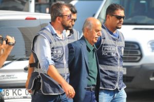 Bursa'da eski Vali Harput'a, &ouml;nce 'yemek', sonra 'himmet' parası araştırması
