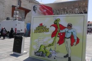 Darbe girişiminde tanklara karşı direnen halkın Demokrasi Hatırası
