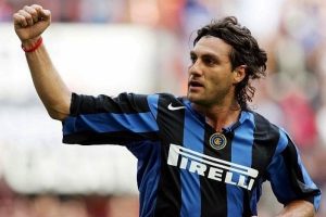 Vieri 43 yaşında sahalara d&ouml;n&uuml;yor