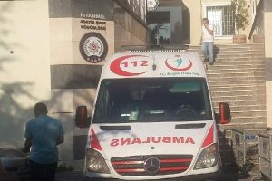 G&ouml;zaltındaki yazar i&ccedil;in ambulans bekletiliyor