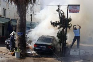 Sanayi sitesinde 2 ara&ccedil; yangında zarar g&ouml;rd&uuml;