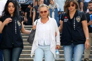 Nazlı Ilıcak tutuklandı