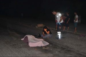 Minib&uuml;s&uuml;n &ccedil;arptığı kadın hayatını kaybetti