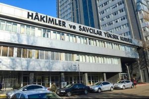 Eski HSYK &uuml;yesi tutuklandı