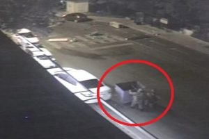 &Ccedil;&ouml;p konteynerini siper edip halkı taradılar!