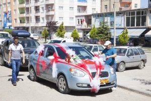 Gelin arabalarında s&uuml;sleme telaşı