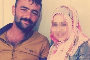 Mutluluk pozu veren Vildan: O fotoğrafları &ouml;l&uuml;m tehdidiyle &ccedil;ektirdim