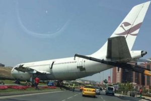 İstanbul'da yolda u&ccedil;ak g&ouml;renler şaşkına d&ouml;nd&uuml;