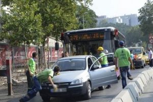Trafik kavgasında silah &ccedil;ekildi