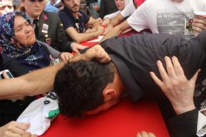Sakarya şehidine ağladı