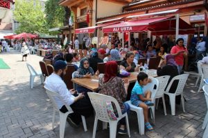 Bursa'da Başkan Bozbey &ccedil;ocukların s&uuml;nnet heyecanına ortak oldu
