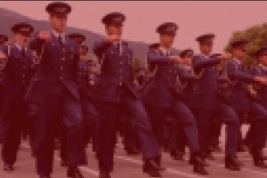 Askeri lise sorularını &ccedil;alanlara operasyon!