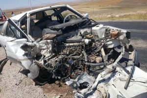 Sivas'ta iki otomobil &ccedil;arpıştı: 5 yaralı