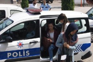 Hendek'te FET&Ouml; evlerine operasyon: 5 g&ouml;zaltı