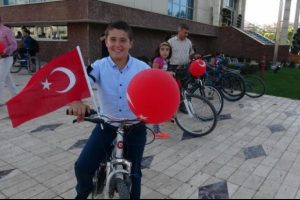 Elazığ protokol&uuml; ve halk, darbeye karşı pedal &ccedil;evirdi