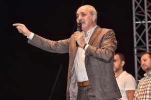 Numan Kurtulmuş Taksim'de demokrasi n&ouml;betine katıldı