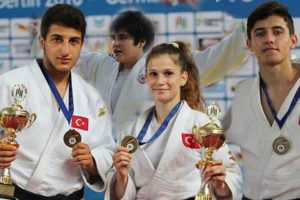 Gen&ccedil; judoculardan 4 bronz
