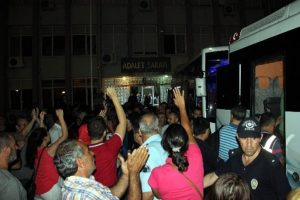Aydın'da 61 polis ve 52 kamu g&ouml;revlisi tutuklandı