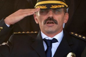 Emniyet M&uuml;d&uuml;r&uuml;nden polislere şık jest