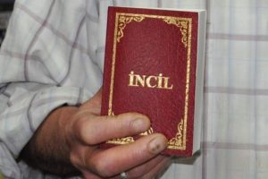 FET&Ouml;'c&uuml; savcı ve iki binbaşının evinde İncil bulundu