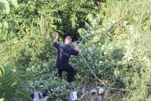 Bursa'da mucize kurtuluş! 20 metrelik u&ccedil;uruma yuvarlandı ancak...