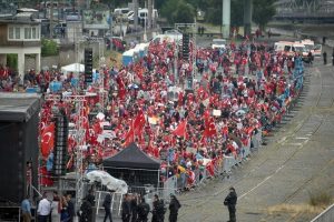 Almanların sans&uuml;r&uuml; Alman basınında da eleştirildi