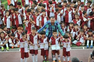 İneg&ouml;lsporlu miniklere sertifikaları verildi