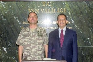 2'nci Ordu Komutanlığı'na getirilen Korgeneral Temel'den, Vali Taşyapan'a veda ziyareti