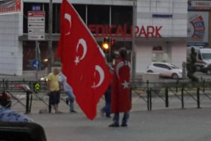 Bursa'daki demokrasi n&ouml;betinin yıldızı o!