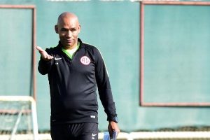 Antalyaspor teknik direkt&ouml;r&uuml; Morais, y&ouml;netimden transfer istedi