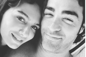 Birce Akalay ve Sarp Levendoğlu'ndan aşk pozu