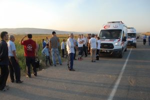 D&uuml;ğ&uuml;n yolunda feci kaza: 2 &ouml;l&uuml;, 12 yaralı