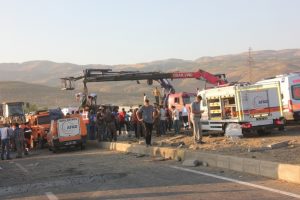Bombalı aracı T&uuml;rk bayrağıyla kamufle etmişler