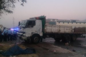 3 &ouml;l&uuml;, 1 yaralı: Kamyonu yakmak istediler