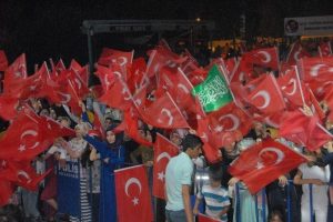 Diyarbakırlılar demokrasi n&ouml;betine devam ediyor