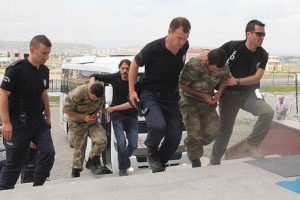 Avukatlar darbecileri savunmak istemiyor