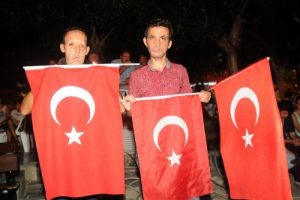 Y&uuml;z nakilli Acar ve Sert, demokrasi n&ouml;betinde